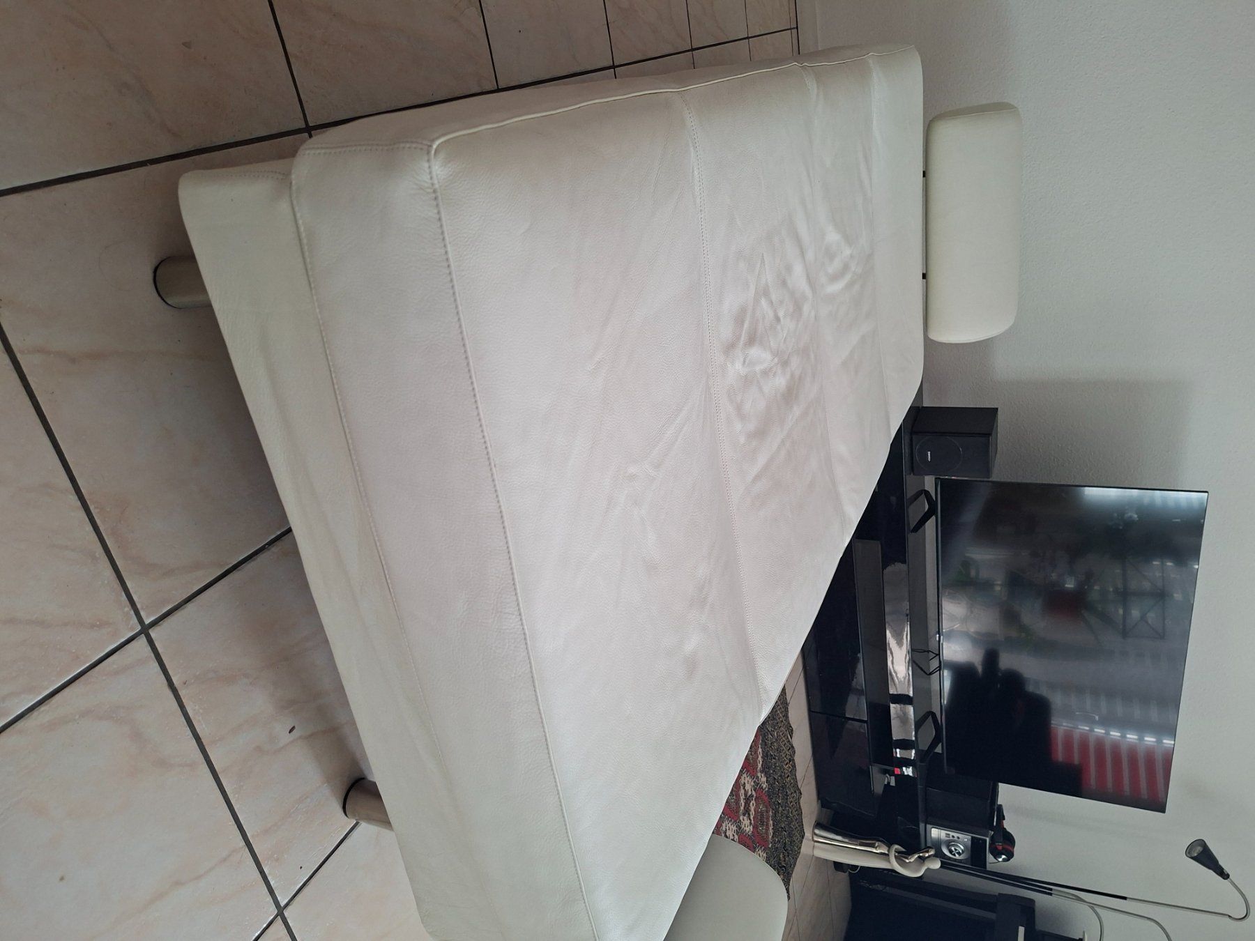Divani: Ledercouch weiss 3-Sitzer Sofa gute Zustand – Usato da Rotkreuz venduto da Achimedes 2