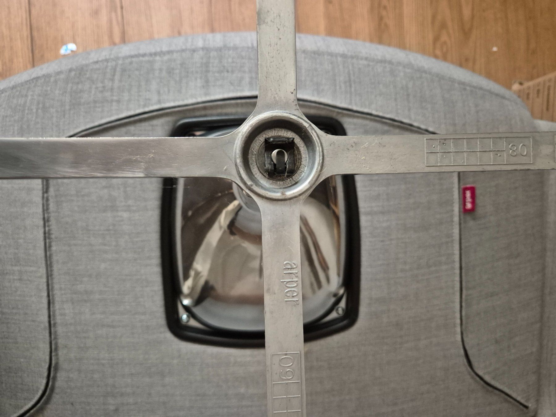 Arper Poltrone: ARPER CATIFA 80 Lounge Sessel drehbar Designer – Nuovo (secondo la descrizione) da Granges-Paccot venduto da YuDrOm 7