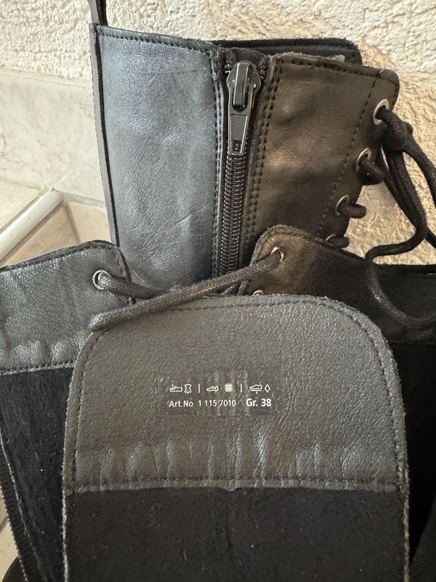 Scarpe da donna: Bottes en cuir – Usato da Choëx venduto da nad_x9m5 2