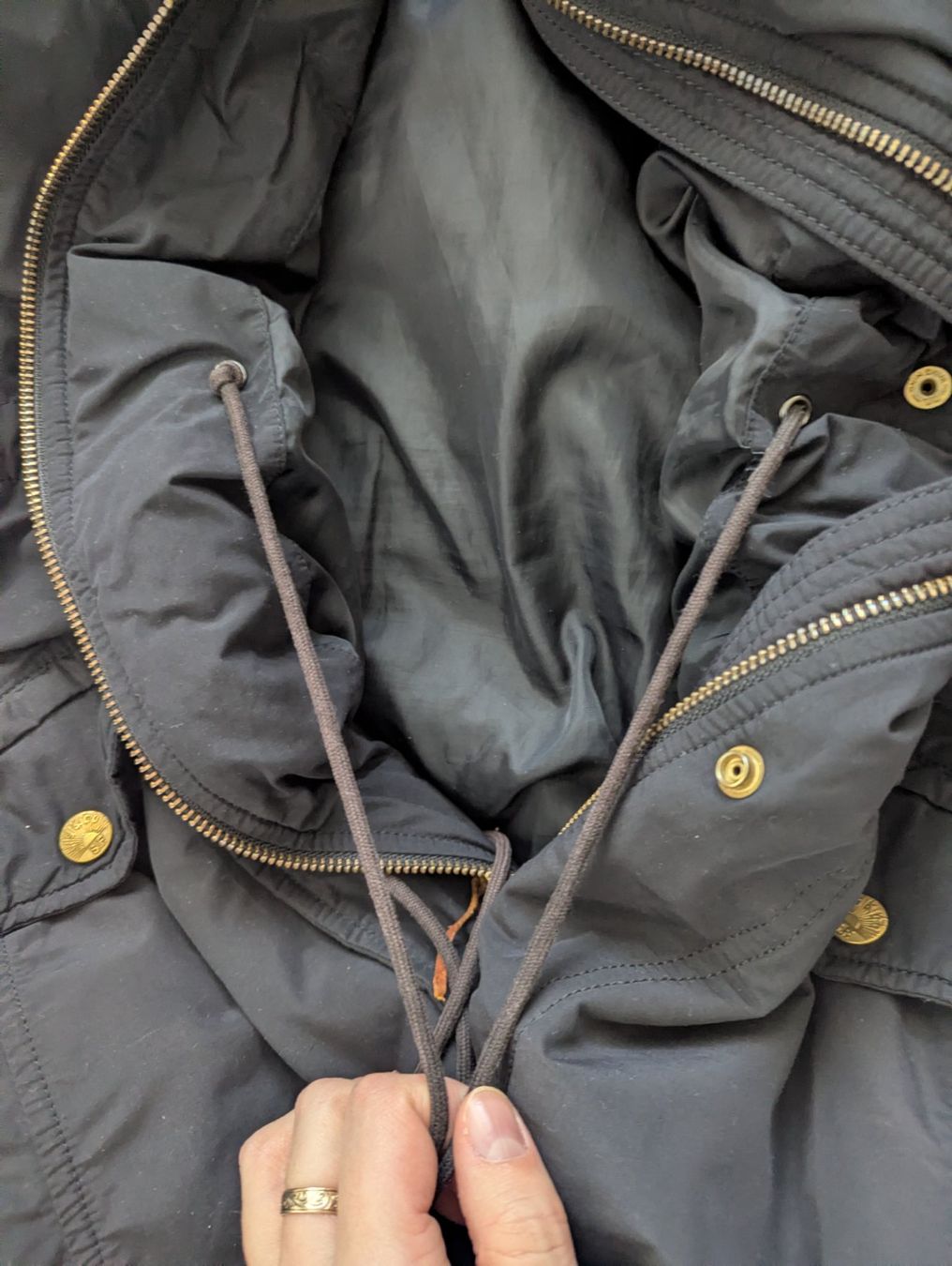 Cappotti: Wintermantel mit Kapuze, Gr. M/L, Schwarz – Usato da JONA venduto da gin_yl55 2