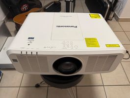 Panasonic PT-MZ570 WUXGA Projektor – sehr guter Zustand