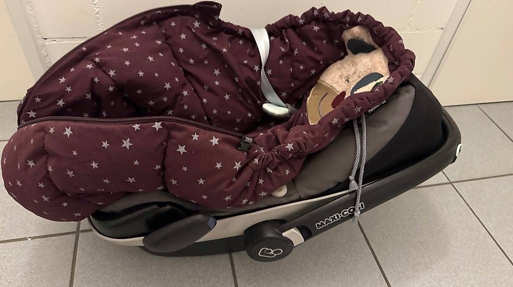 Bauch- & Rückentragen: Einlage für Babyschale – Gebraucht aus Dietlikon von Loglogch 1
