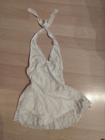 neues, kurzes, weisses Kleidchen