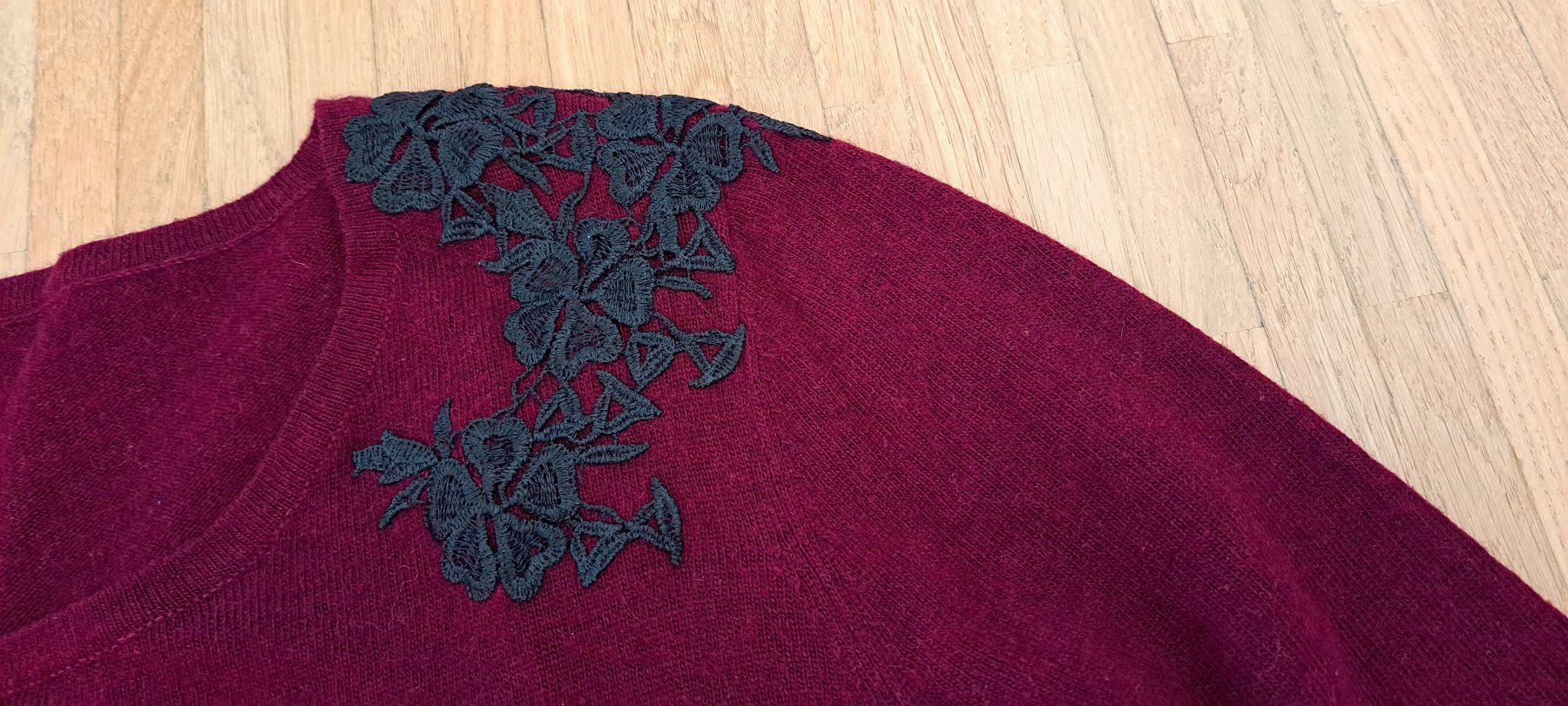 Pullover & Sweatshirts: Elégant pullover bordeau en angora et laine – Gebraucht aus Le Mont-sur-Lausanne von olatiu 2