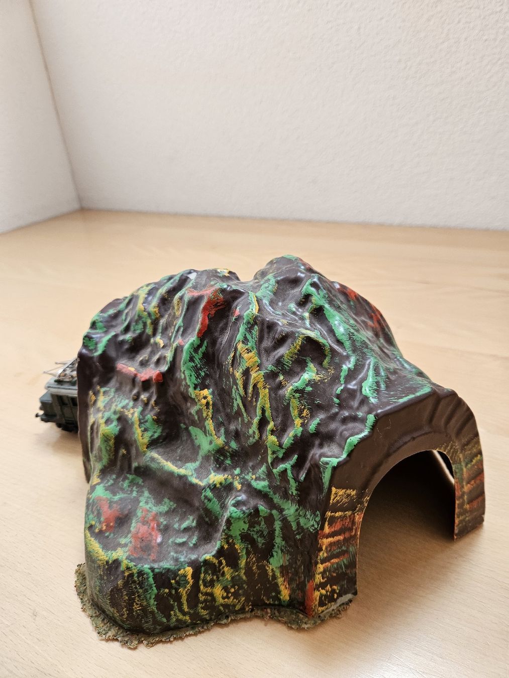 Modellini di ferrovie: Modelleisenbahn Tunnel Berg – Usato da Hägglingen venduto da Ruwi 1