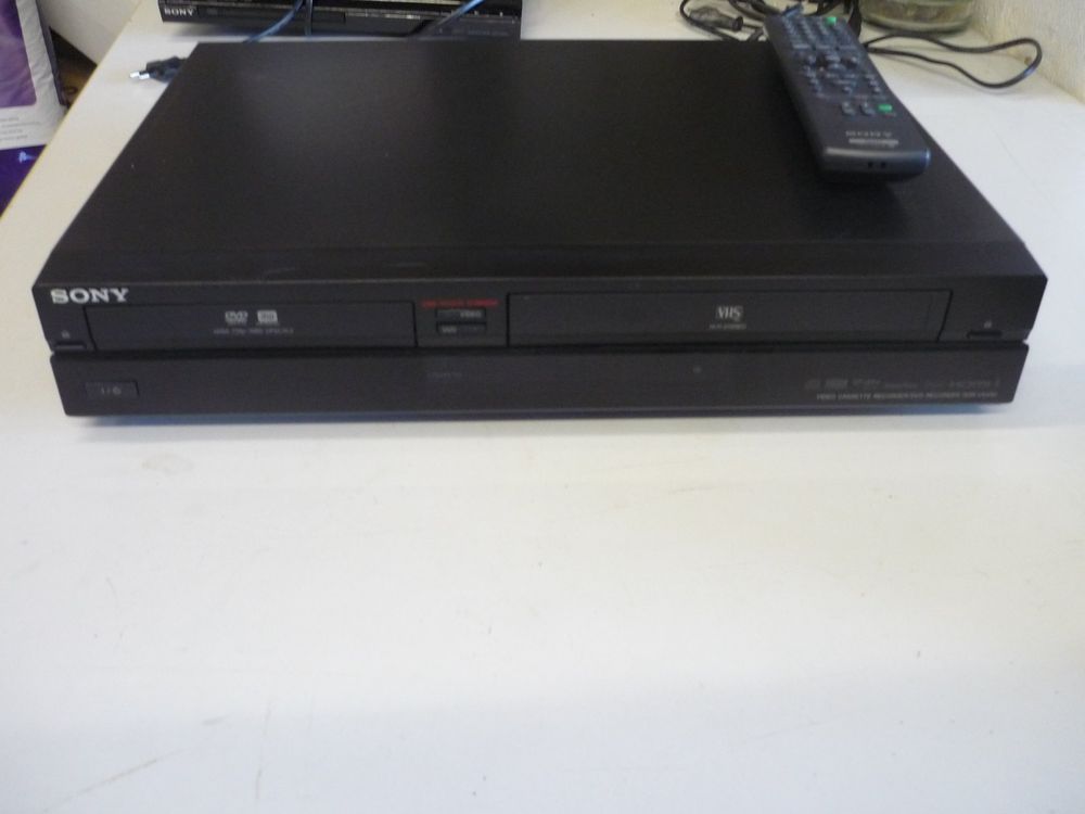 Sony RDR VX 450 - DVD VHS Kombiegerät inkl Fernbedienung (Gebraucht) in ...