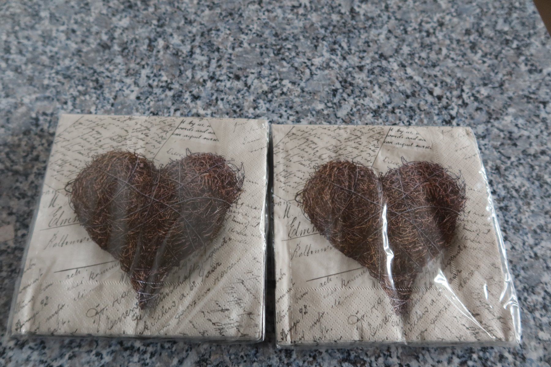 Servietten: 2 Pack Serviette – Neu und originalverpackt aus Täuffelen von Cindybussy