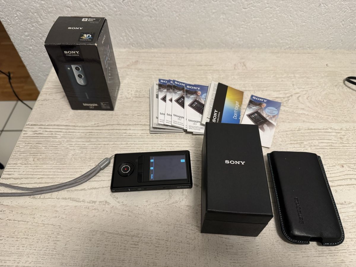 Sony Fotocamera: SONY Mobile HD Snap Camera Bloggie 3D MHS-FS3 – Usato da Zunzgen venduto da milesdavis76