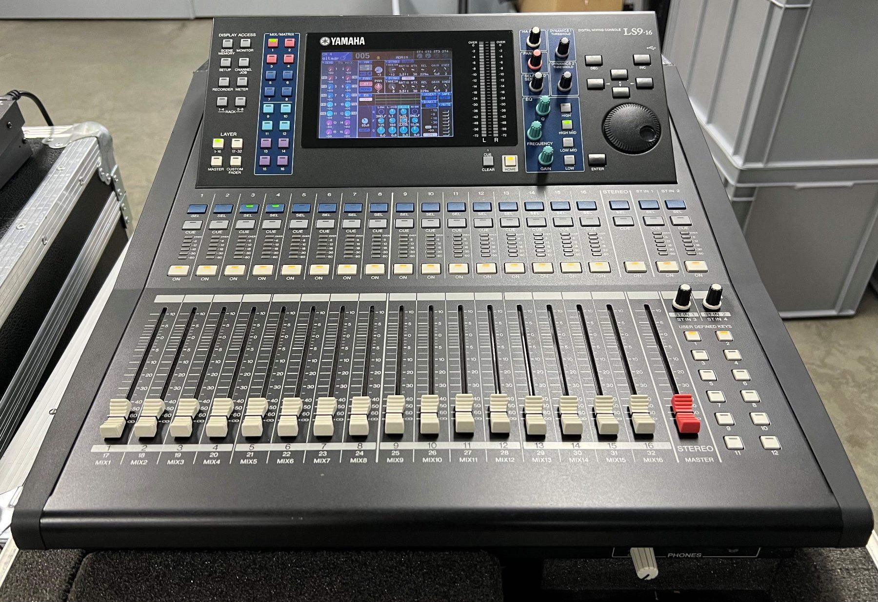 Yamaha Console di mixaggio: Yamaha LS9-16 Mischpult – Usato da Chur venduto da EP_bernhard