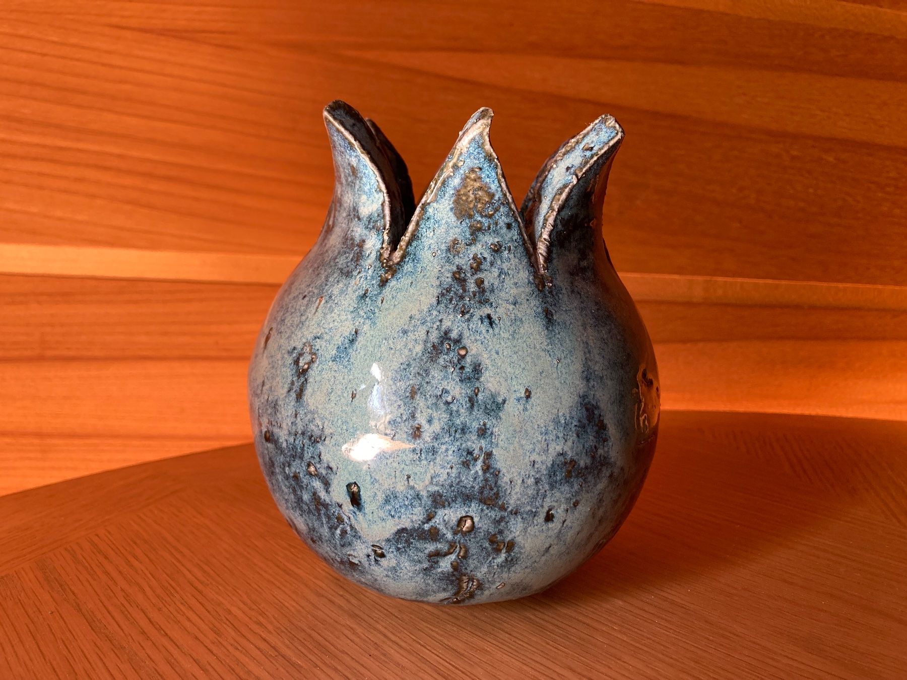 Vasen & Gefässe: Kunstvolle Töpfervase in Blütenform ca. 16cm – Gebraucht aus Anglikon von Duriel_77