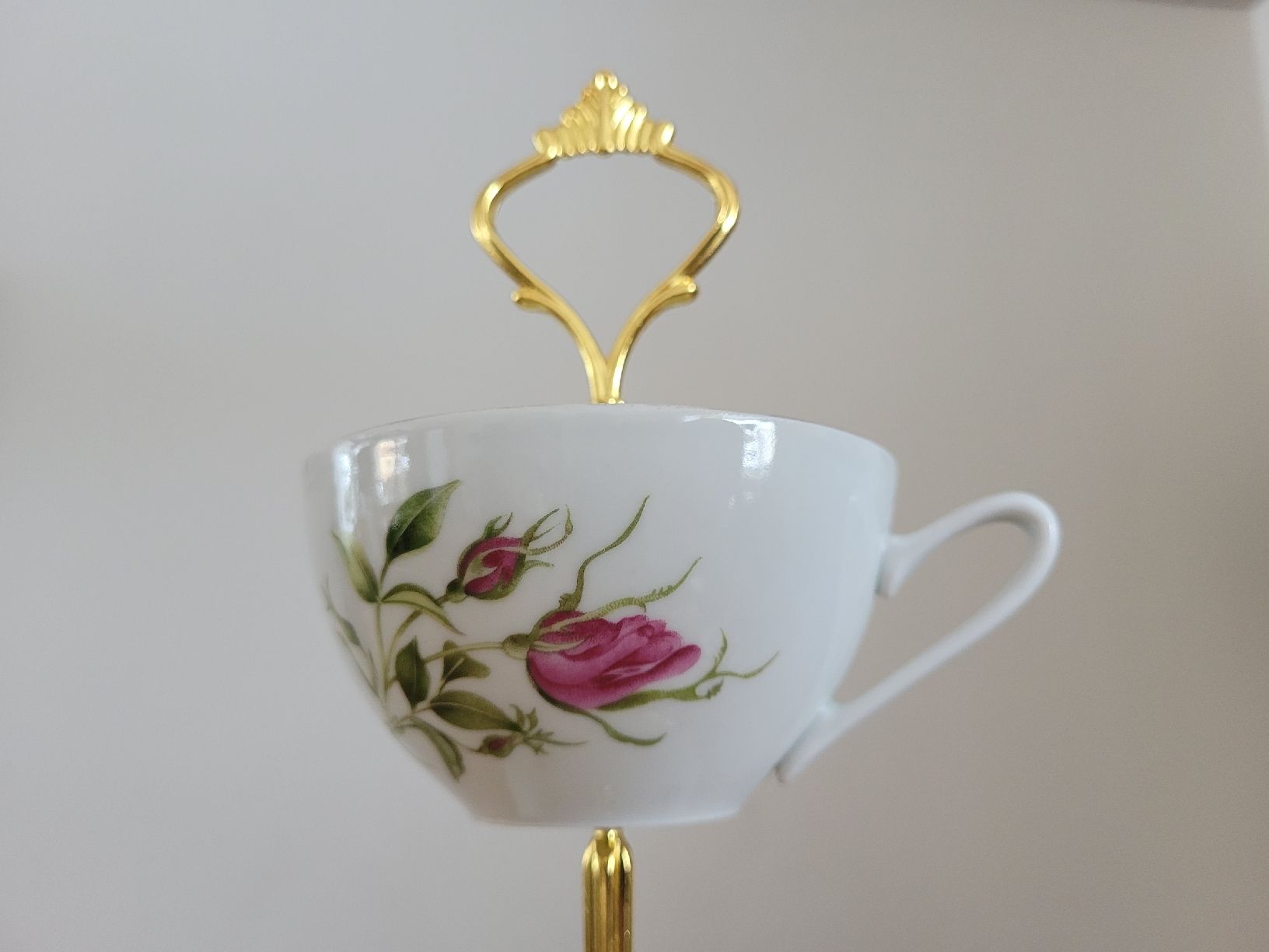 Set di piatti: ETAGERE mit Kaffeetasse, Untertellerchen & Desserteller – Usato da Nottwil venduto da echtMOMO 4