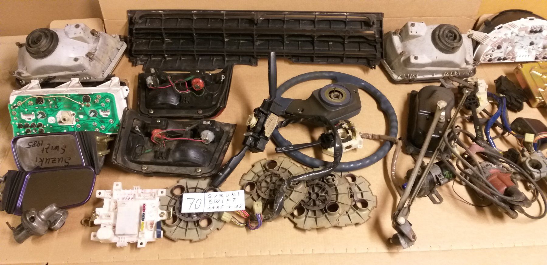 Suzuki Tutti pezzi di ricambio auto: SUZUKI SWIFT   OLDTIMER  DIVERSES PIECES  /  DIV. TEILE – Usato da cortébert venduto da rlv 8