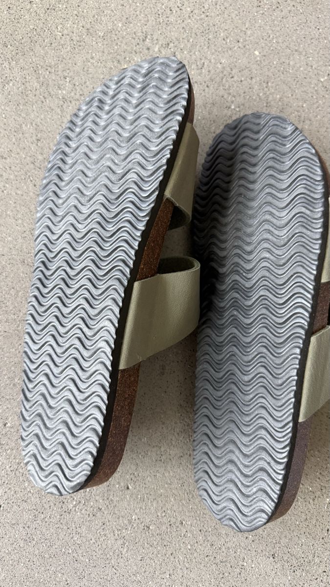 Scarpe da donna: Bequeme, schöne Sandalen Gr. 40 – Usato da Luzern venduto da mar_x96f 2