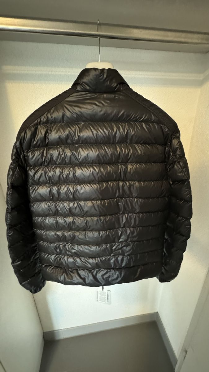 Moncler Cappotti: Doudoune Moncler neuve taille 4 – Nuovo e nell'imballaggio originale da Nyon venduto da Swiss.quality 2