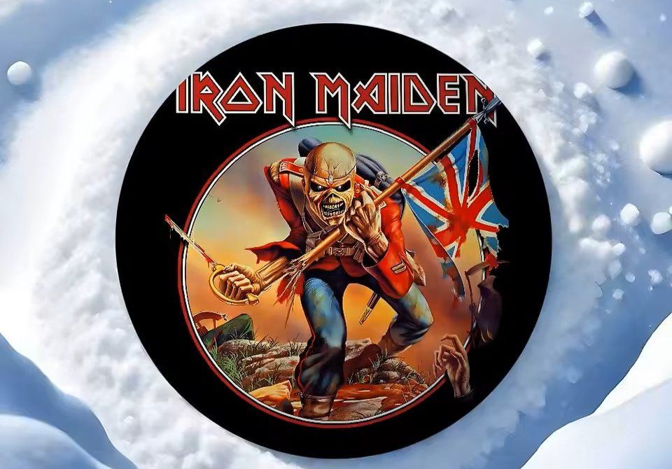 Placchette & Badge: Badge Iron Maiden J061 – Nuovo e nell'imballaggio originale da Allens venduto da MADE.IN.ROCK.N.ROLL 2