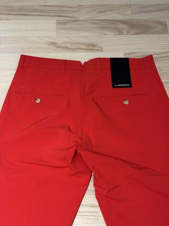 J.Lindeberg Golfhose rot, NEU mit Etikett, Gr. 31/32