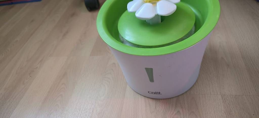 Etangs & Fontaines déco.: Catit Trinkbrunnen 2.0 – D'occasion à Luzern par sabidu1 1