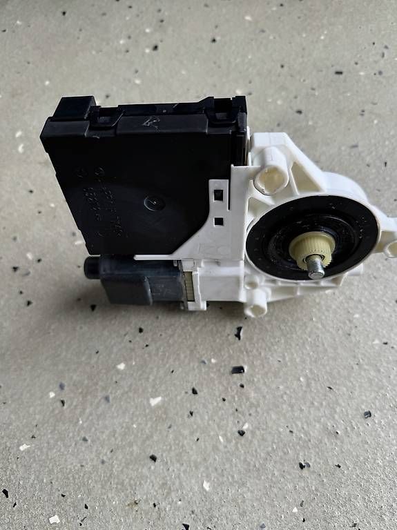 Tutti pezzi di ricambio auto: Audi A3 Fensterhebern Motor – Usato da widnau venduto da Girlen7 2