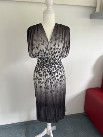 Sommer Kleid mit Blätter Muster, Grösse M, Top Zustand