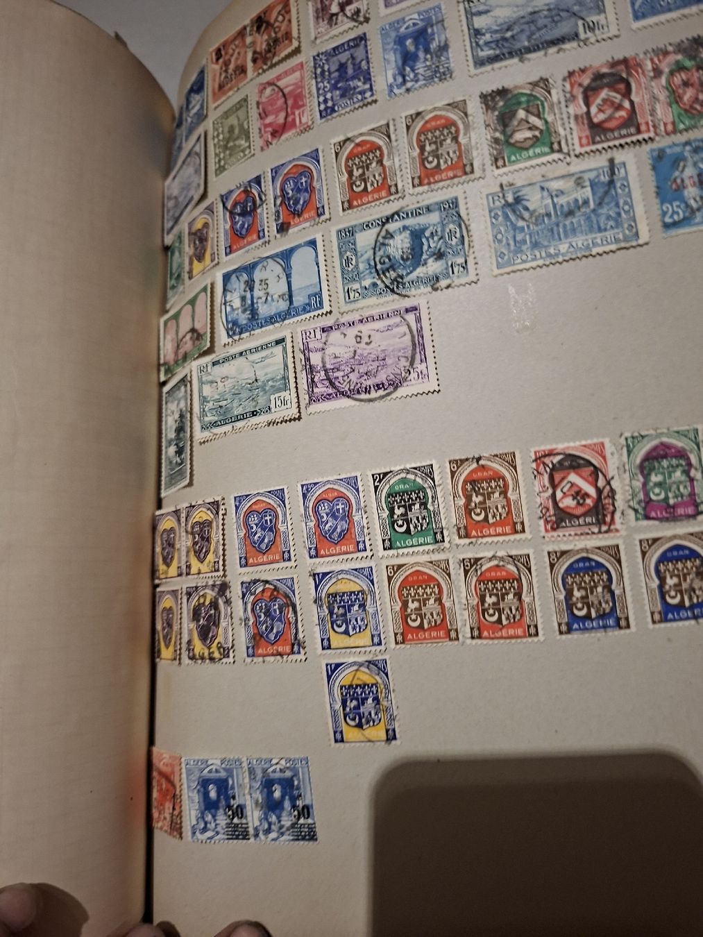 Alle Briefmarken: Album mit diversen Briefmarken / Kabe  – Gebraucht aus Balgach von SIMEON27 4