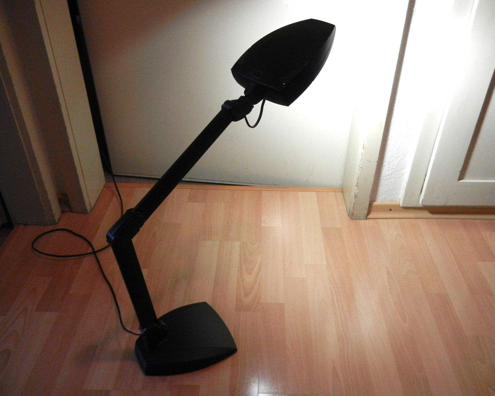 Luxo Lampade: LUXO CALYPSO STEHLAMPE – Usato da Bern venduto da Mekongbeach