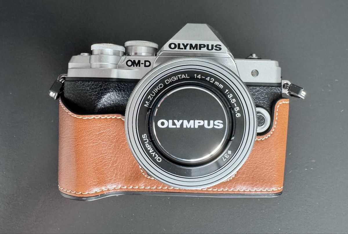 Olympus Kamera: Olympus OM-D E-M10 Mark III silver – Neu (gemäss Beschreibung) aus Bramois von Cornalin357 1