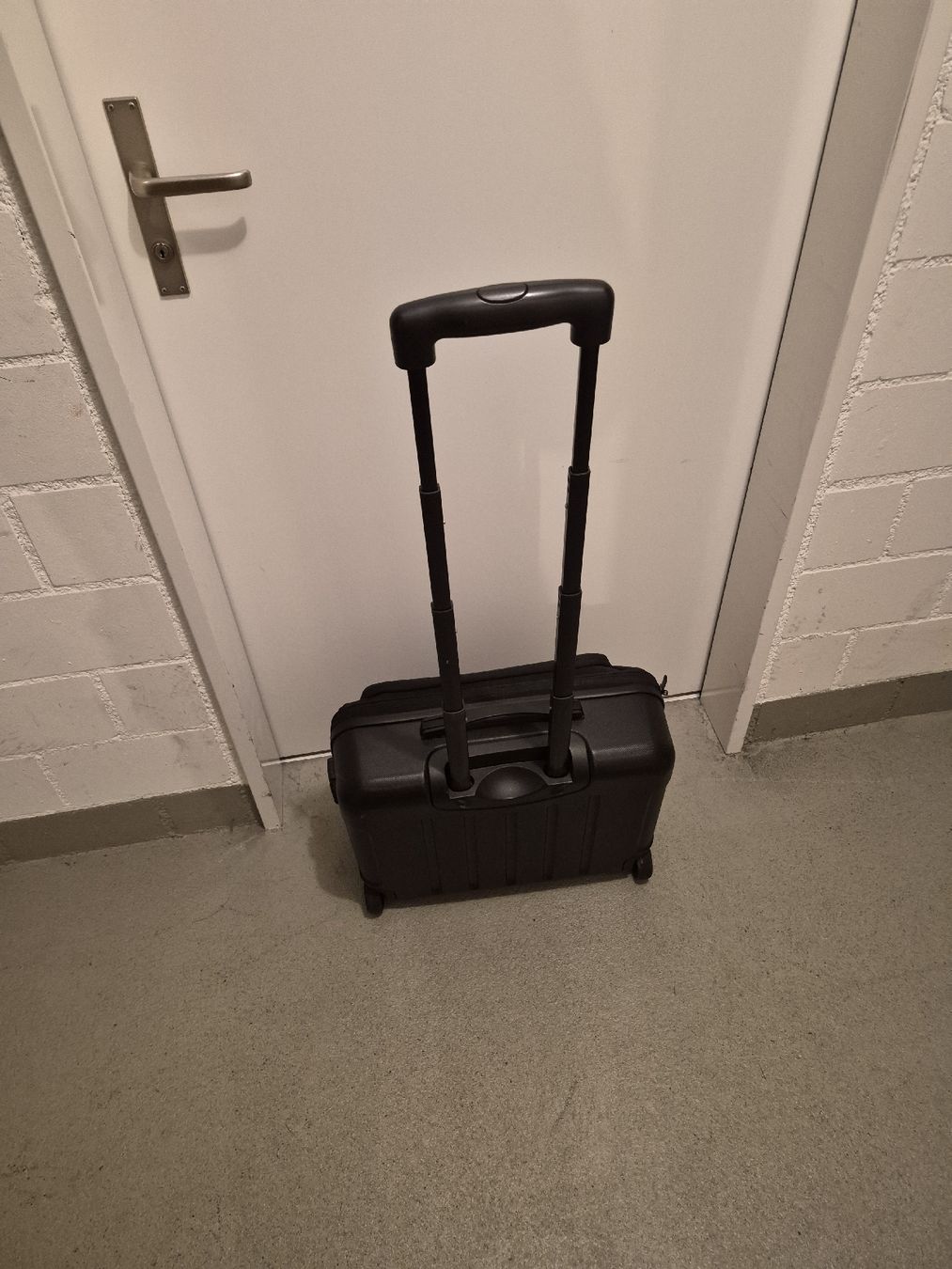 Valigie & Borse: Rollkoffer Jump schwarz – Usato da Moosleerau venduto da cameleon10 1