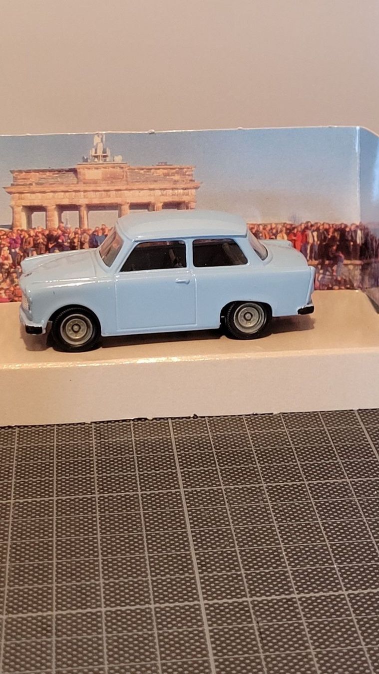 Voitures modèles: Trabant ... Der Trabi – Neuf avec emballage d'origine à Chézard-St-Martin par AlPat-Collections 1