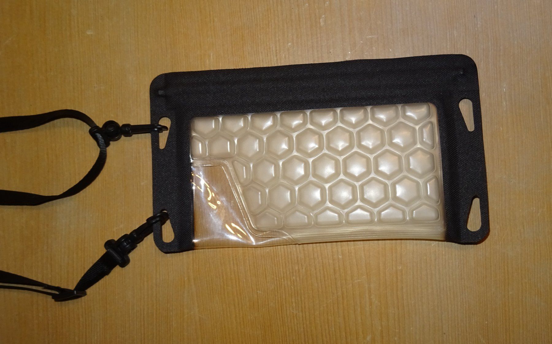 Lampen & Fotografie: Indiana Waterproof Smartphone Case – Neu (gemäss Beschreibung) aus Grächen von ef5_5yr9 1