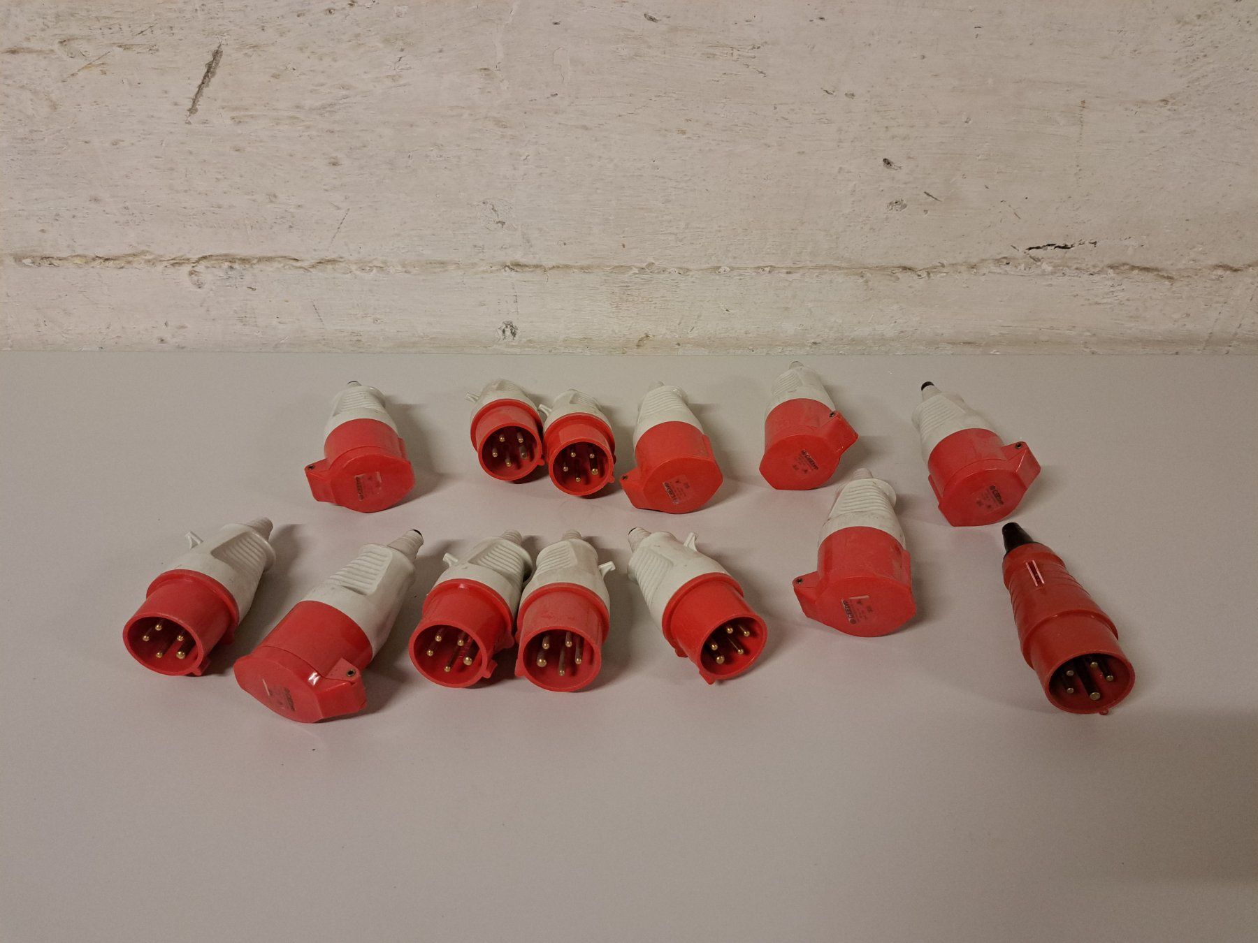 Spine: Lot mit Stecker 16A/ C16 – Usato da Belp venduto da deal-now