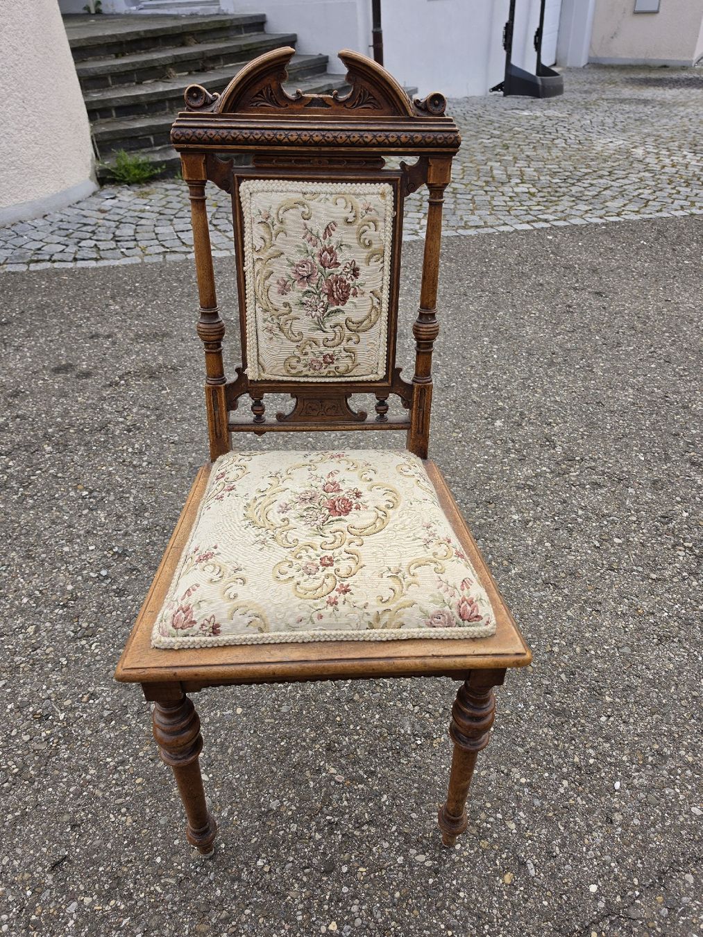 Sedie: Antiker Stuhl mit Blumenmuster - Einzigartiges Design! – Usato da Mettlen venduto da elios0888