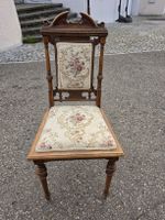 Antiker Stuhl mit Blumenmuster - Einzigartiges Design!