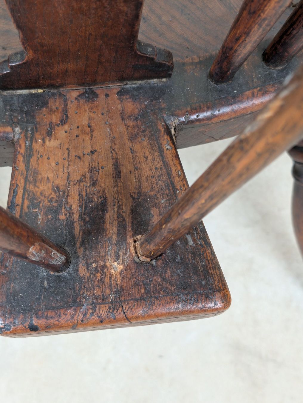 Sedie: Windsor Armlehnstuhl mit Patina – Usato da Winterthur venduto da Hint17 3