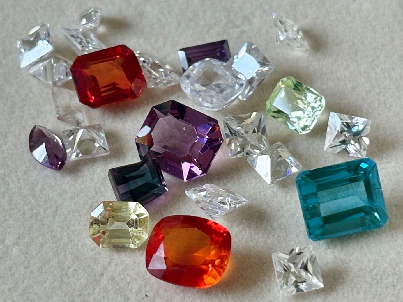 Pierres précieuses: Lot Schmucksteinen (Synthetisch) 70.3 ct – D'occasion à Brugg AG par lau_9rvy