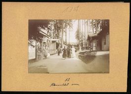 Fotografie Marienbad, Kurgäste am Weg z