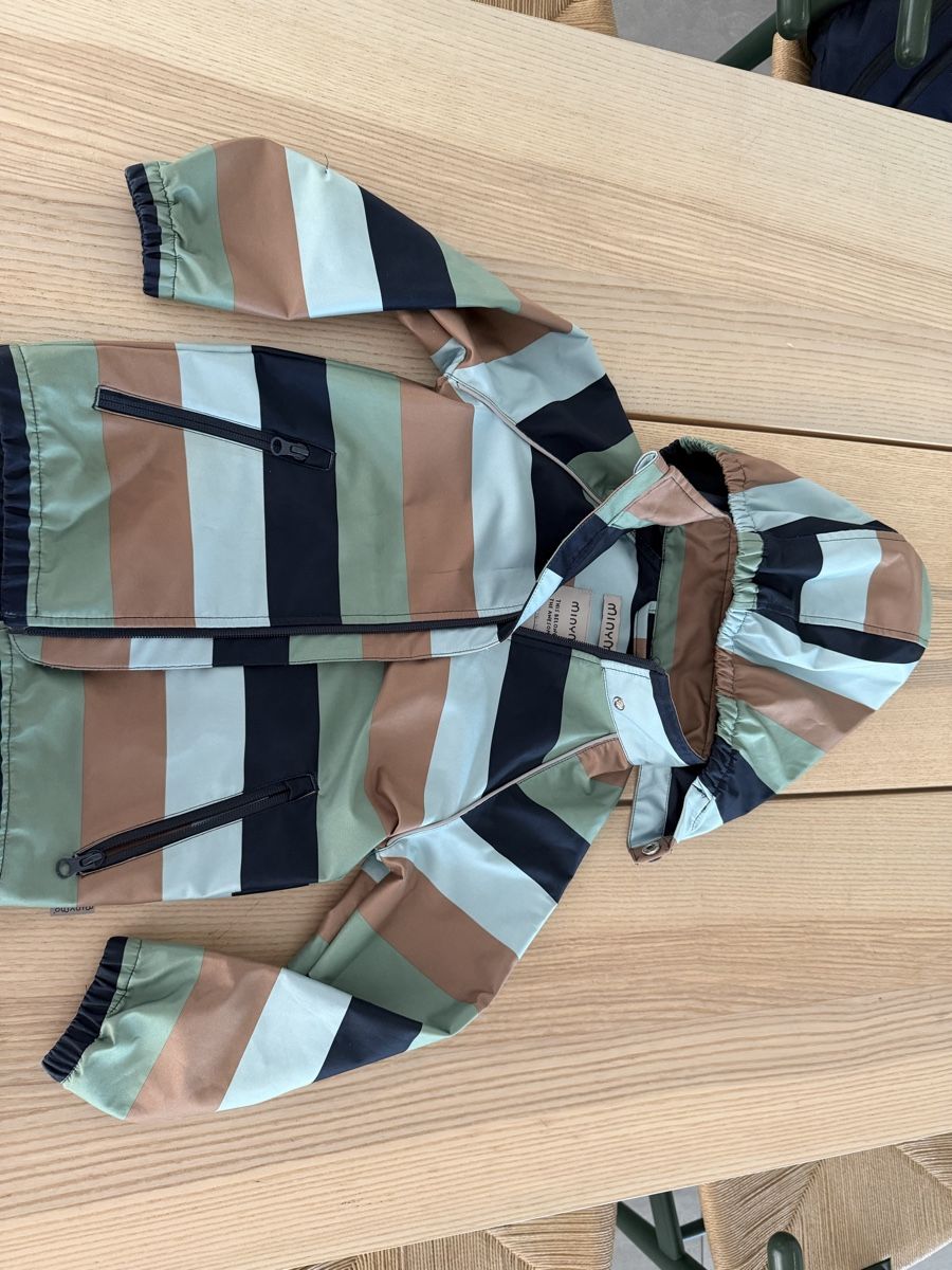 Minymo Giacche: Minymo Kids Rain Jacket Size 110 excellent condition – Usato da Uitikon Waldegg venduto da sta_5ndj 2