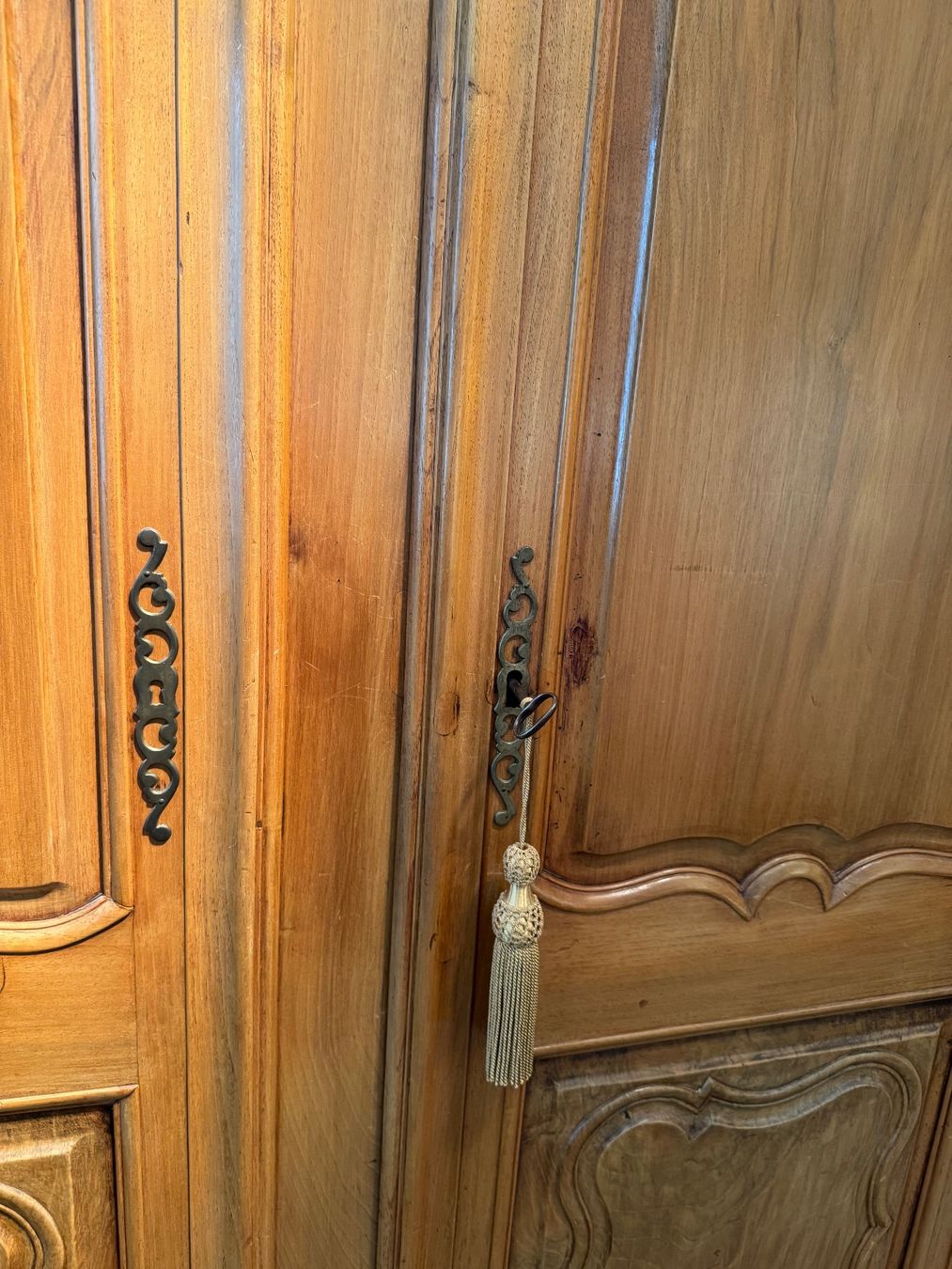 Armadi: Neuenburger Barockschrank – Usato da Bern venduto da HayozHayoz 3