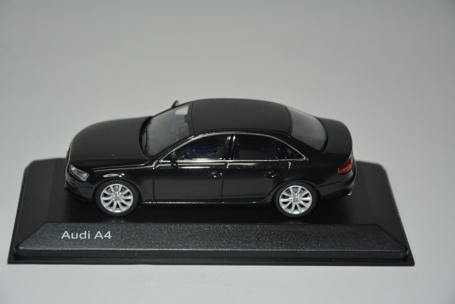 Audi Modellini d'auto: Audi A4 Limousine , Minichamps , 1:43 – Nuovo (secondo la descrizione) da Goldach venduto da Feivel9 2