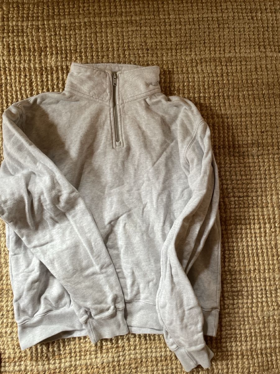 Brandy Melville Maglioni & Felpe: Pullover hellgrau Brandy Melville Grösse One Size guter Zust – Usato da Zürich venduto da pae_ynz6
