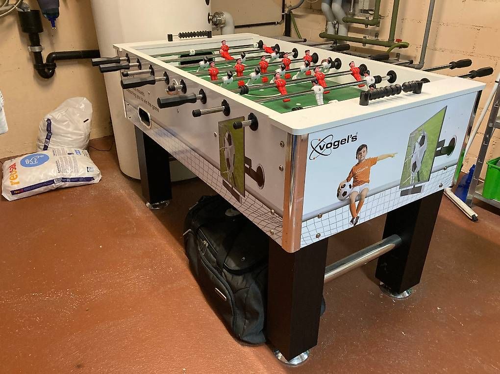 Giochi: TschütteliKaschten / Tischfussball / Töggelikasten – Usato da Niederuzwil venduto da Gent7000 1