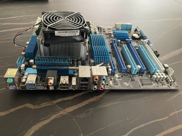 Gigabyte Schede madri: Gigabyte P6X58D-E + Xeon E5649 + Kühler + 24GB DDR3 – Usato da Ennetbaden venduto da djpejic