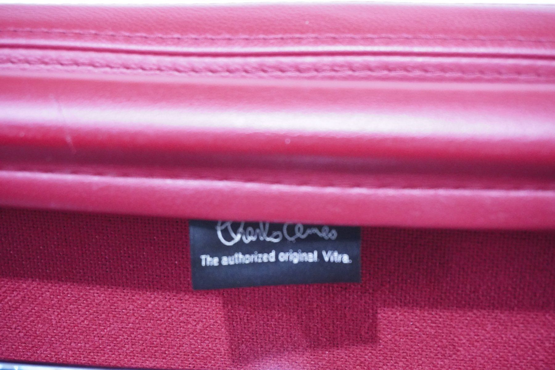 Vitra Sedie: Vitra Eames Soft Pad Chair EA217 Leder rot – Usato da Bad Zurzach venduto da QLASSIQ 9