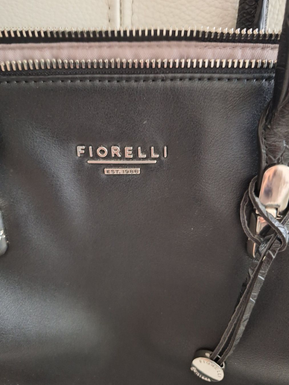 Borse da donna: Fiorelli Handtasche Leder schwarz, neu – Nuovo (secondo la descrizione) da Reinach AG venduto da silver_65 3