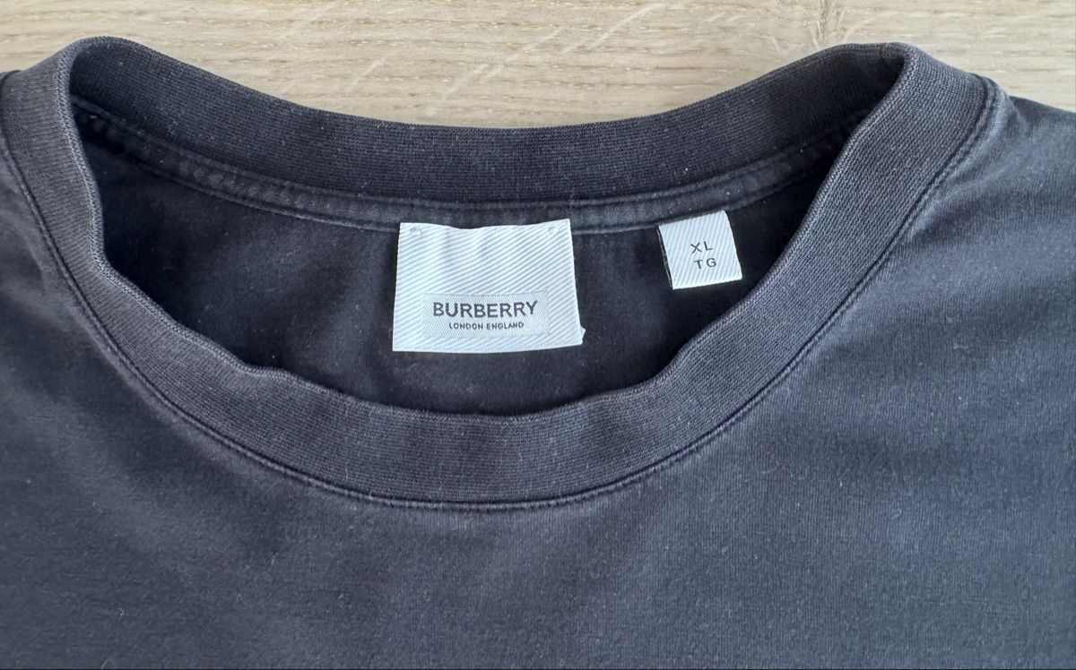 Burberry T-shirt: (Original) Burberry T-Shirt - Black – Usato da St. Gallen venduto da Asmolon 1
