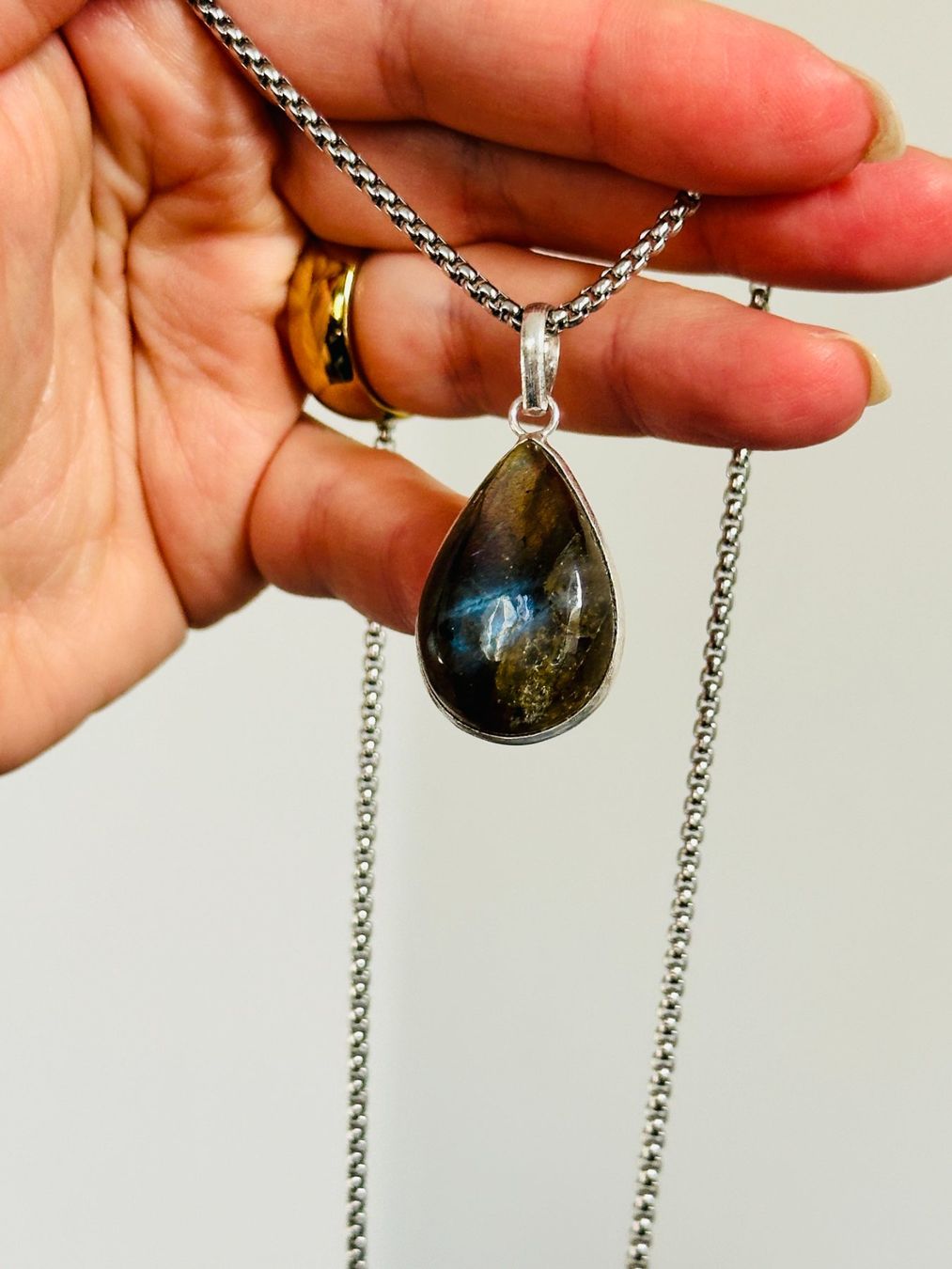 Catenine: Fashionable labradorite necklace – Nuovo e nell'imballaggio originale da Genève venduto da AGBERG 2