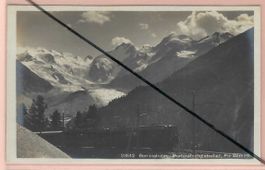 Berninabahn. Piz Bernina. Montebello Kurve. Personenzug.