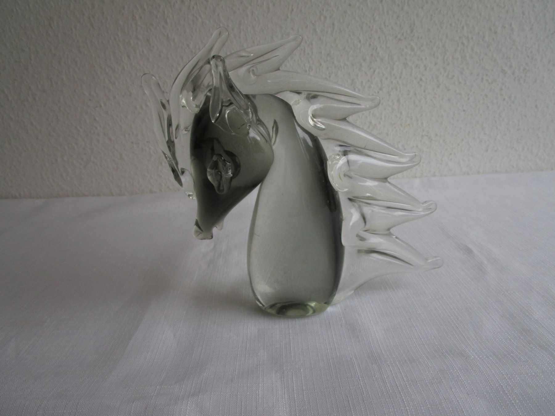 Murano Statuette: Anthrazitfarbener Pferdekopf aus Glas - Murano? – Usato da Binningen venduto da Oldfashion