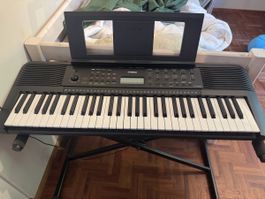 Digital Keyboard Yamaha PSR-E283 schwarz guter Zustand