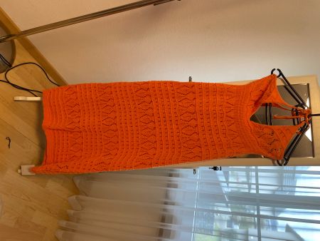 Sommerkleid gestrickt orange Neckholder Grösse S
