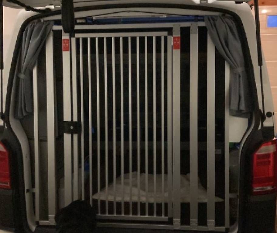 Tutti pezzi di ricambio auto: Heckklappengitter VW T6 – Usato da Niederuzwil venduto da ricco86